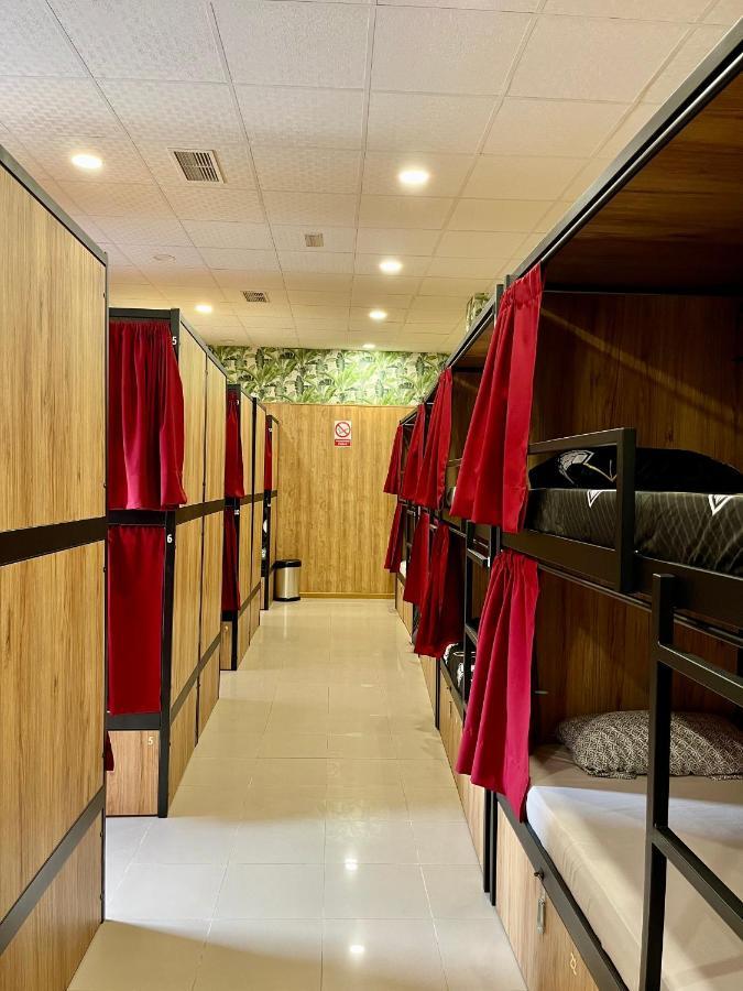 Velvet Hostel Madrid Buitenkant foto
